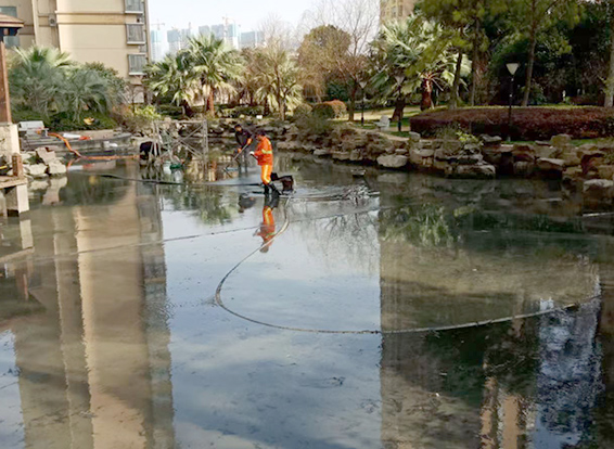 蚌山景观池淤泥清理